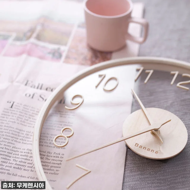 우리 집 분위기 업! '바나나공방 300 유리나무 무소음 벽시계' 직접 달아본 찐후기 8 우리 집 분위기 업! '바나나공방 3 관련 이미지 1