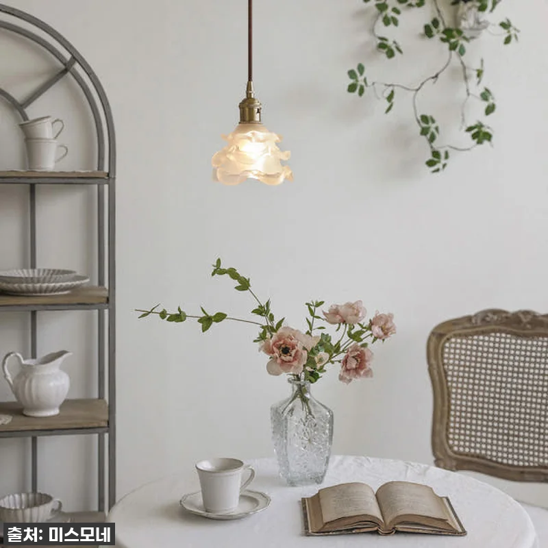✨ 우리 집 무드 100배 상승! 밀크글라스 장미 펜던트 조명, 이거 찐후기 갑니다! 💖 7 ✨ 우리 집 무드 100배 상승! 밀 관련 이미지 1