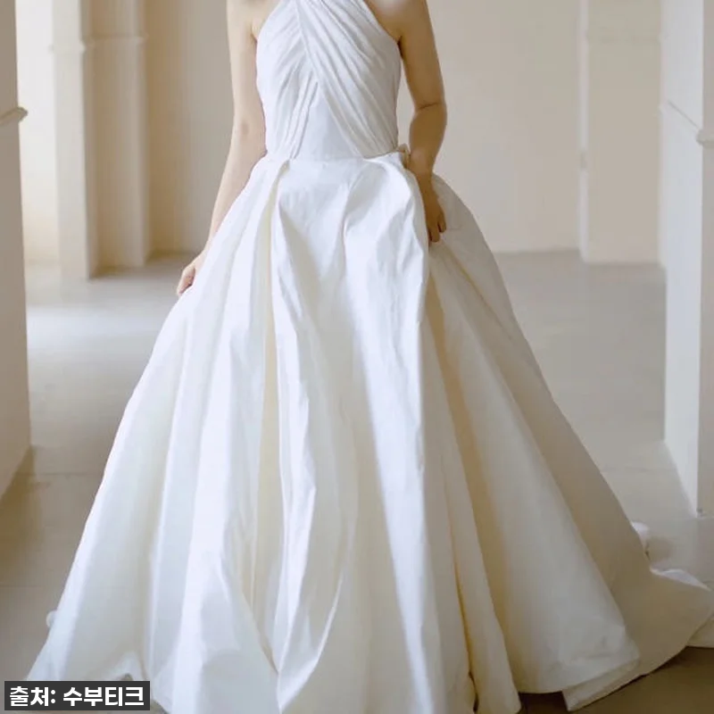 이슈템 등극! 🖤 여행사진 홀터넥 새틴 드레스, 직접 입어보니 인생샷 여신 등극! 🖤 10 이슈템 등극! 🖤 여행사진 홀터넥 새 관련 이미지 1