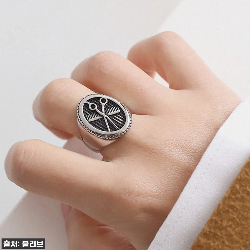 이슈템 등극! 스타일리쉬 바버 디자인 써지컬스틸 볼드 반지, 이건 무조건 사야 해! 찐후기 공개! 13 이슈템 등극! 스타일리쉬 바버 디자인 관련 이미지 2