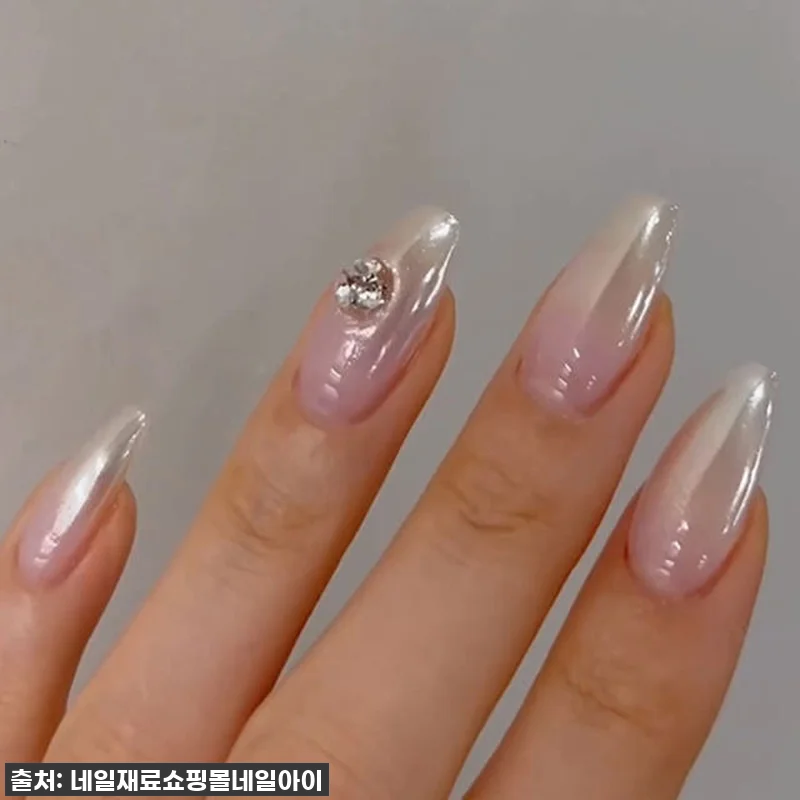 영롱함 끝판왕! 보니비 메탈실버 파우더 얼음네일, 내 손톱에 웨딩드레스 입힌 찐후기! ✨ 14 영롱함 끝판왕! 보니비 메탈실버 파우 관련 이미지 2