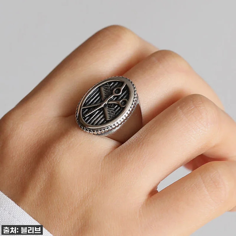 이슈템 등극! 스타일리쉬 바버 디자인 써지컬스틸 볼드 반지, 이건 무조건 사야 해! 찐후기 공개! 14 이슈템 등극! 스타일리쉬 바버 디자인 관련 이미지 3