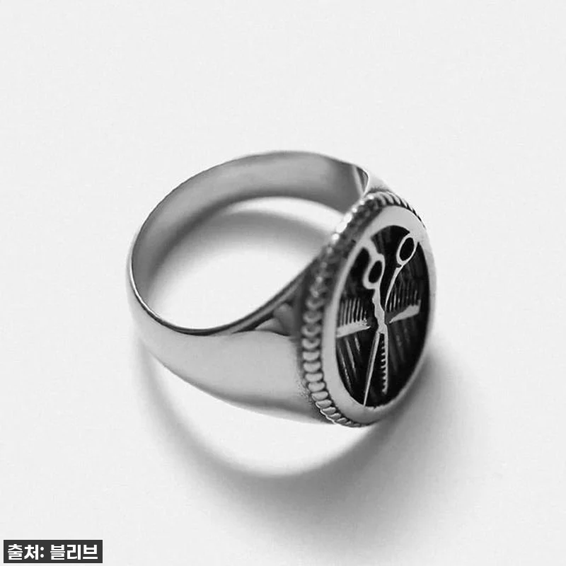 이슈템 등극! 스타일리쉬 바버 디자인 써지컬스틸 볼드 반지, 이건 무조건 사야 해! 찐후기 공개! 17 이슈템 등극! 스타일리쉬 바버 디자인 관련 이미지 6