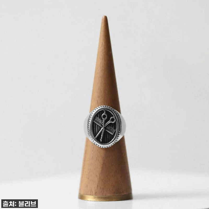 이슈템 등극! 스타일리쉬 바버 디자인 써지컬스틸 볼드 반지, 이건 무조건 사야 해! 찐후기 공개! 20 이슈템 등극! 스타일리쉬 바버 디자인 관련 이미지 9