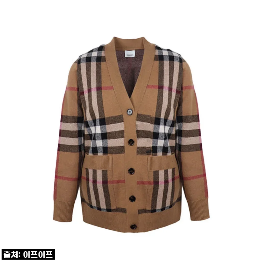 포근함과 스타일을 동시에! 버버리 울 캐시미어 가디건, 제가 직접 입어본 후기