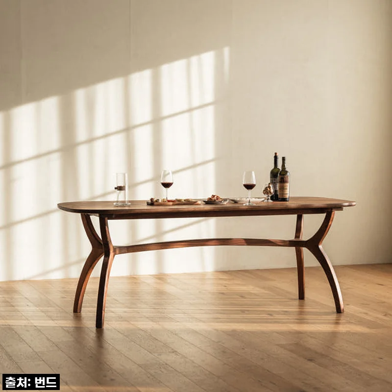 우리 집 거실의 품격을 높여준 번드 카린 원목 타원 식탁 테이블 월넛 1800, 직접 써보니!