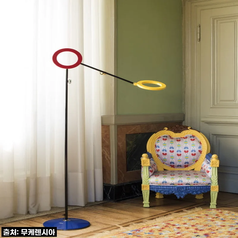 우리 집 거실, 빛으로 예술이 되다! 라문 아물레또 플로어 스탠드 조명 투명 솔직 사용 후기