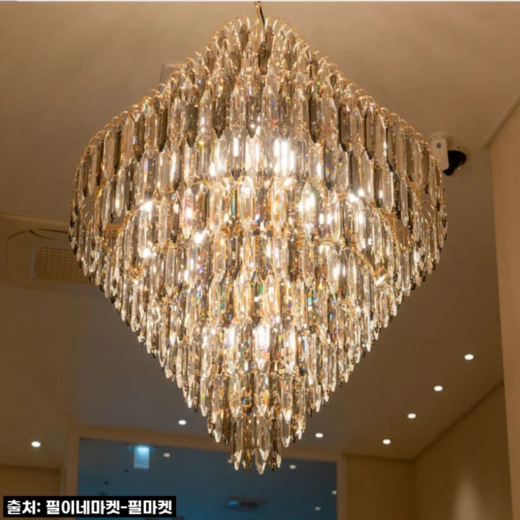 국산 LED 대형 샹들리에 골드 사용후기 – 거실 분위기를 완벽하게 바꿔준 선택