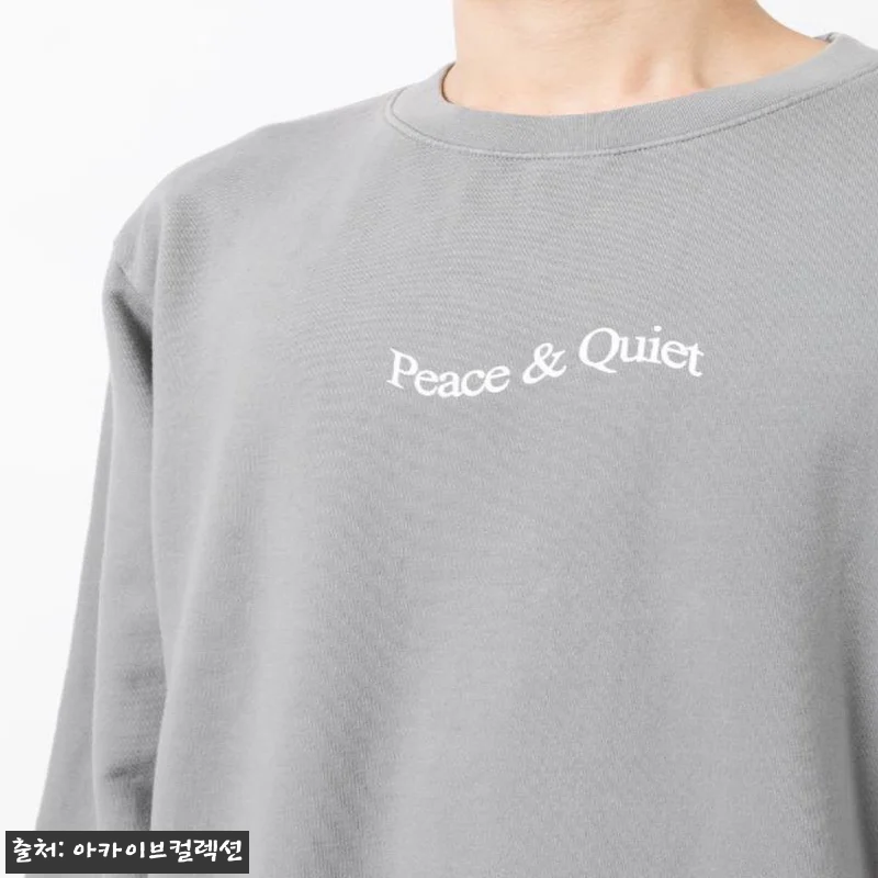 뮤지엄오브피스앤콰이엇 그레이 로고 워드마크 맨투맨 162378, 미니멀 룩에 더하기 좋은 이슈템 7 뮤지엄오브피스앤콰이엇 그레이 로고 워 관련 이미지 1