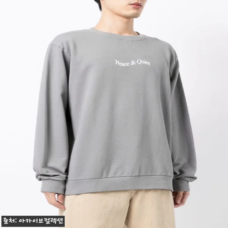 뮤지엄오브피스앤콰이엇 그레이 로고 워드마크 맨투맨 162378, 미니멀 룩에 더하기 좋은 이슈템 8 뮤지엄오브피스앤콰이엇 그레이 로고 워 관련 이미지 2