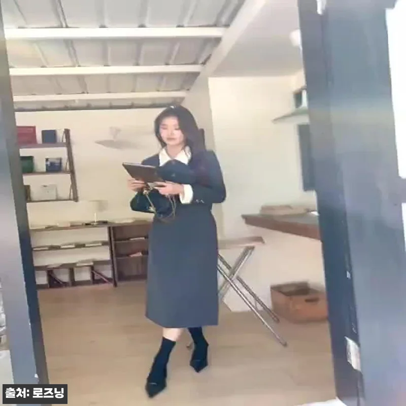 크롭자켓 롱스커트 투피스세트 그레이, 데이트·하객룩으로 눈여겨볼 이슈템 10 크롭자켓 롱스커트 투피스세트 그레이, 관련 이미지 4