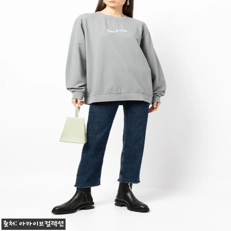 뮤지엄오브피스앤콰이엇 그레이 로고 워드마크 맨투맨 162378, 미니멀 룩에 더하기 좋은 이슈템 10 뮤지엄오브피스앤콰이엇 그레이 로고 워 관련 이미지 4